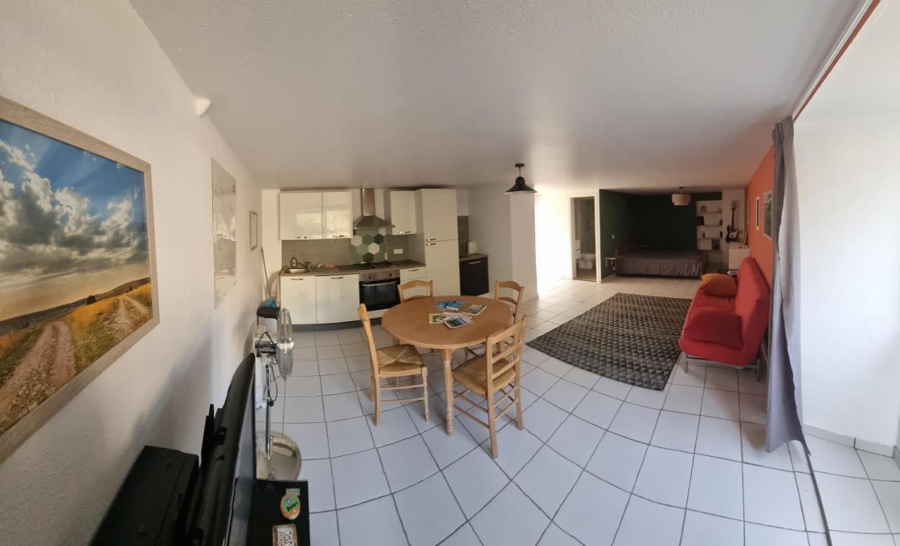 Studio En Plein Coeur De Chanac Exteriör bild